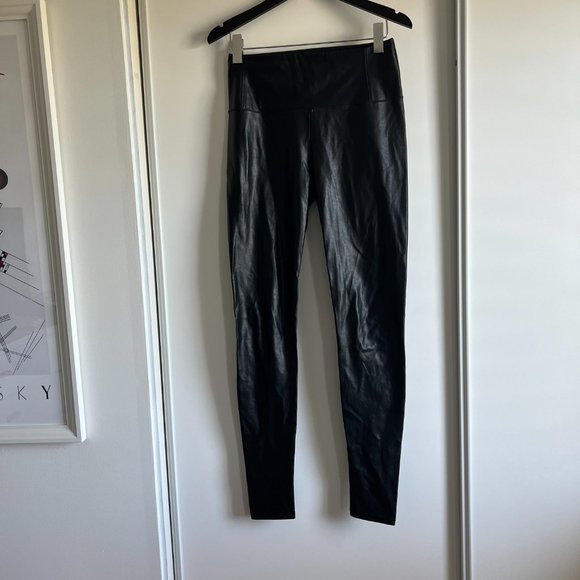 Aritzia Wilfred Free | Daria Vegan Leather Leggings Pant - Picture 4 of 10